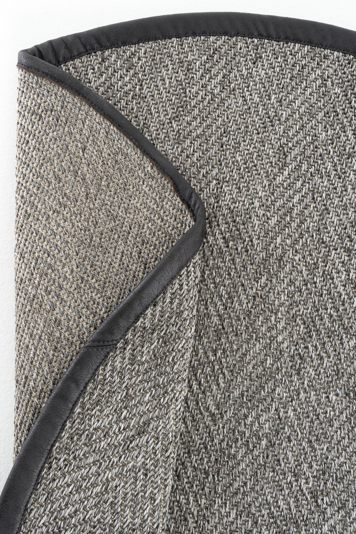 Sisalart Berlin Deri Medusa Bordür Yuvarlak Sisal Halı - Sisal Halı