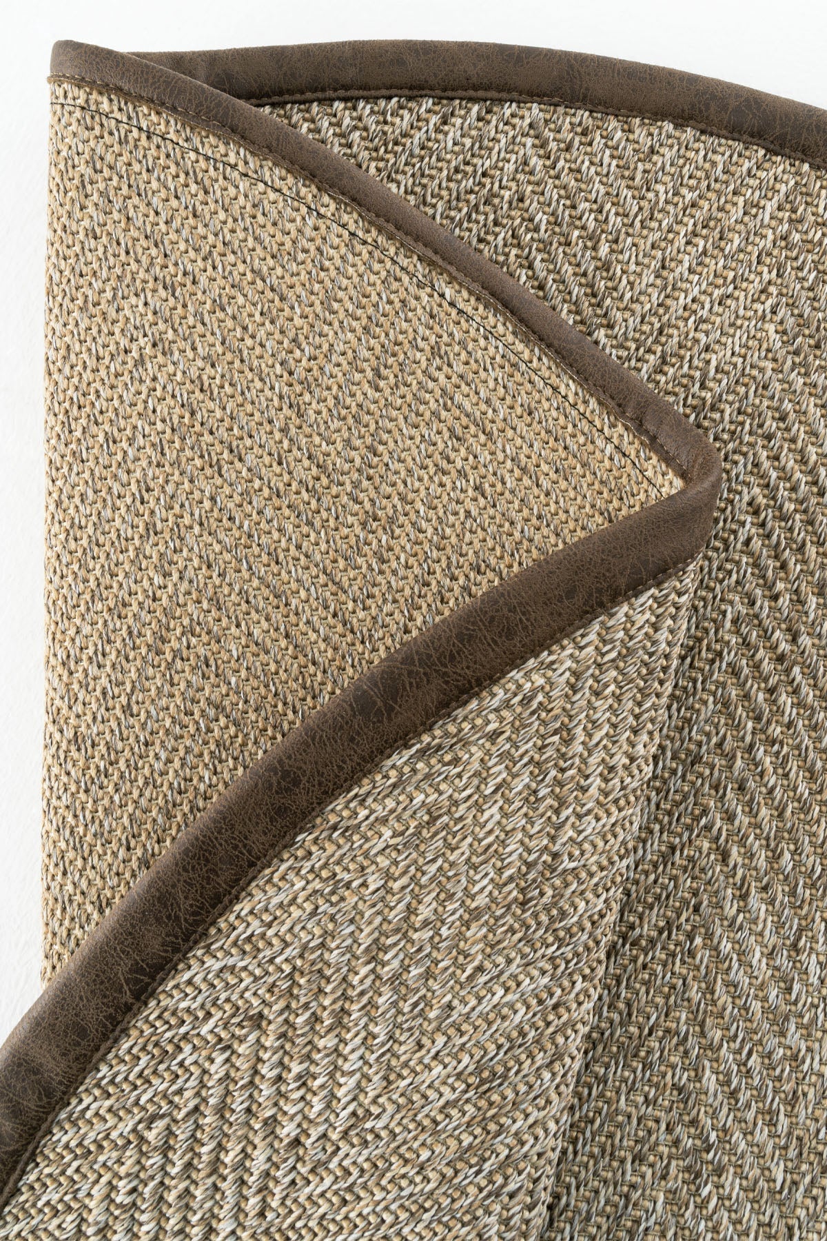 Sisalart Boston Deri Medusa Bordür Yuvarlak Sisal Halı - Sisal Halı